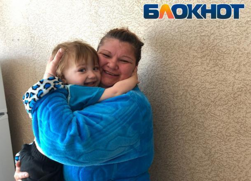 Осужденные обществом: мать-инвалид и ее сын с пороком сердца оказались выкинутыми на улицу в Волжском