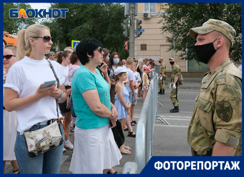 «Показуха для избранных»: волгоградцы негодуют, оставшись за кордоном праздника