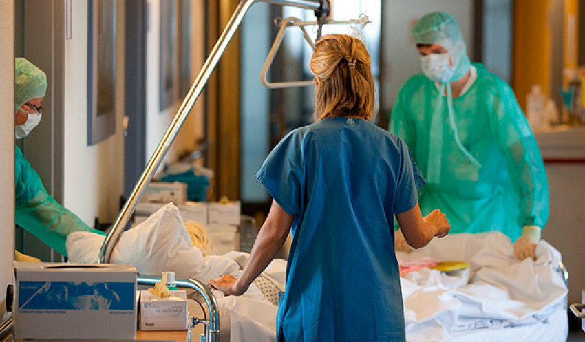 Жительница Волгограда едва не умерла возле ритуального салона от кровотечения из носа 