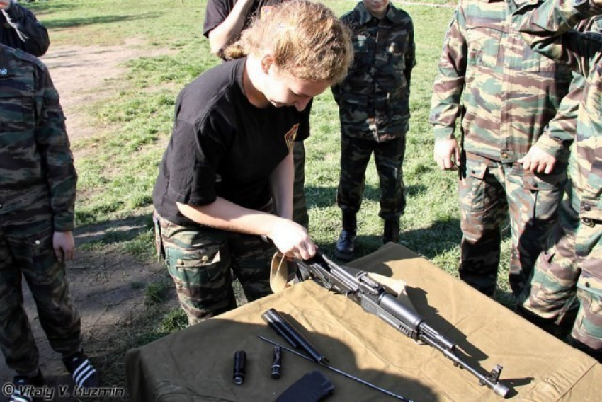 200 школьников из Волгограда забросят в в/ч на остров Зеленый 