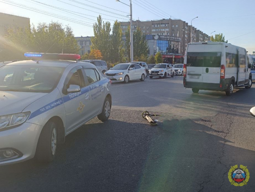 Смертельный наезд маршрутки на 9-летнюю самокатчицу под Волгоградом попал на видео 