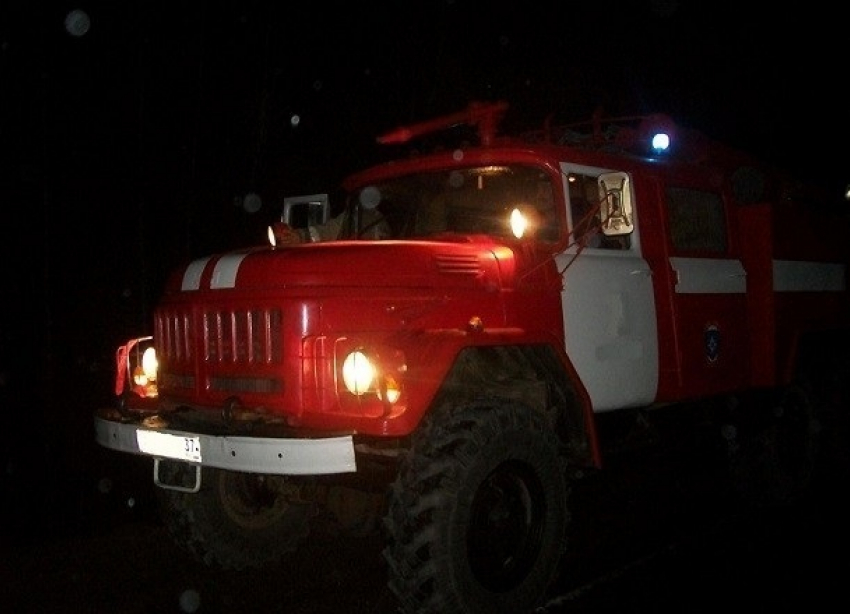 Несколько часов пылает крупный ландшафтный пожар в Волгоградской области