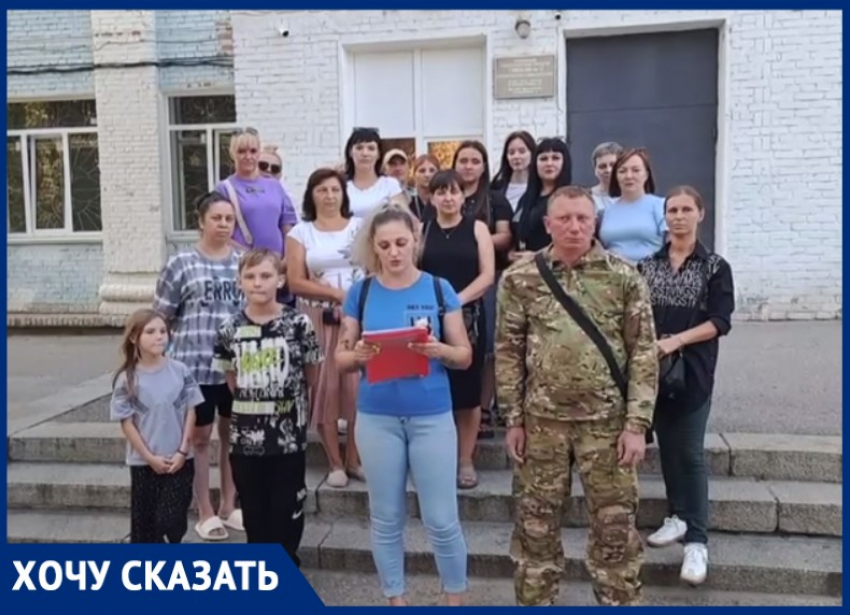 «Директор пытается нас выжить»: волгоградцы устроили народный сход для сохранения школы