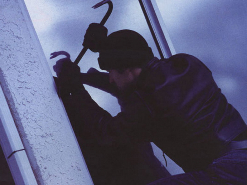 Под Волгоградом грабители вынесли полмагазина