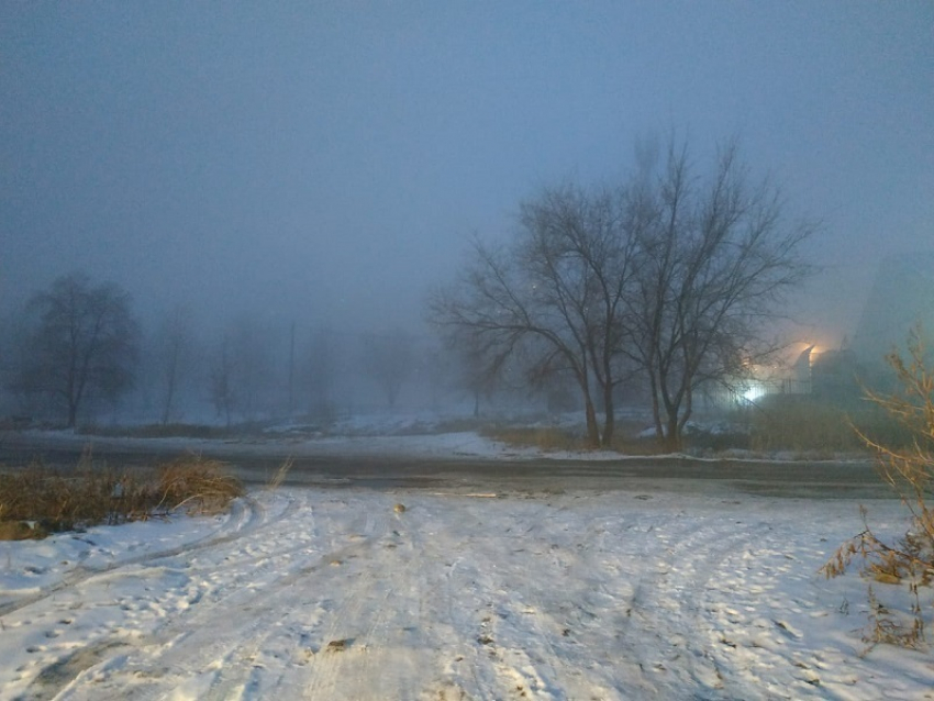 Выходные в Волгограде начнутся с тумана, гололеда и ветра