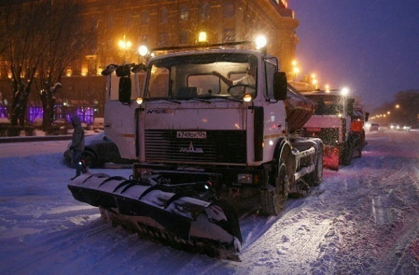 Мэрия Волгограда призывает жалобами бороться с нечищенными дворами и дорогами ﻿