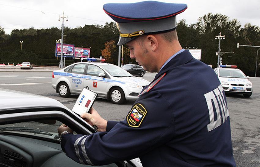 В Волгограде ГИБДД запретили снимать номера за тонировку