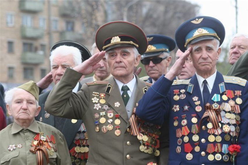 Участникам Сталинградской битвы в Волгограде ко Дню Победы вручат по 1000 рублей