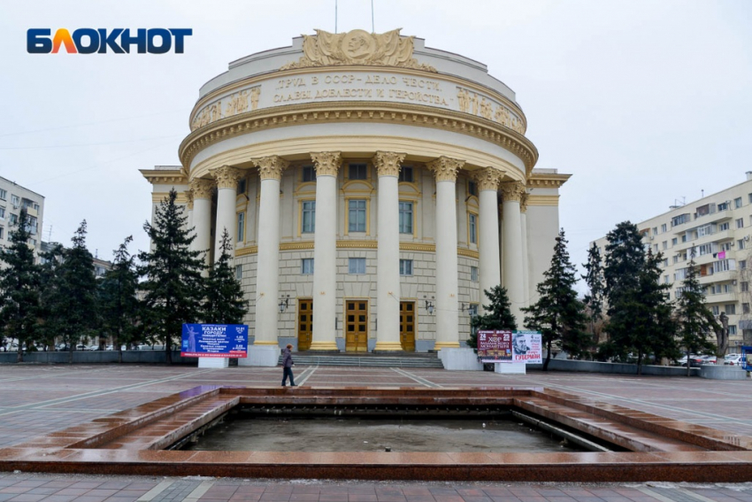 Фонтан построили на месте элитных бань с бассейном в центре Волгограда: как так получилось