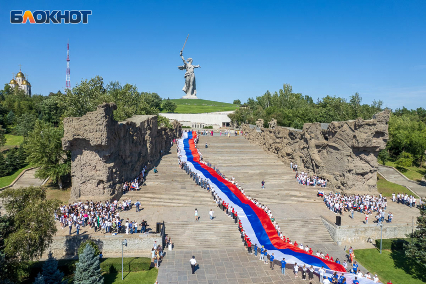 Территория волгограда. Высота мать Родины на Мамаевом Кургане в Волгограде. Волгоград.