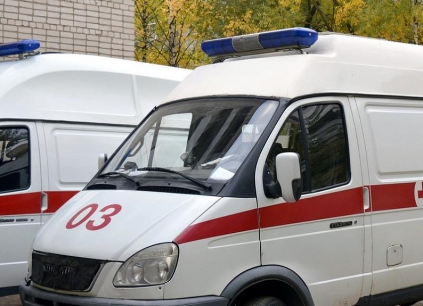 Водитель Lada протаранил «девятку» в Волгоградской области: погибла пассажирка, в больницу попали 6 человек
