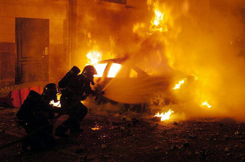 В Волгограде ночью сгорели 4 иномарки