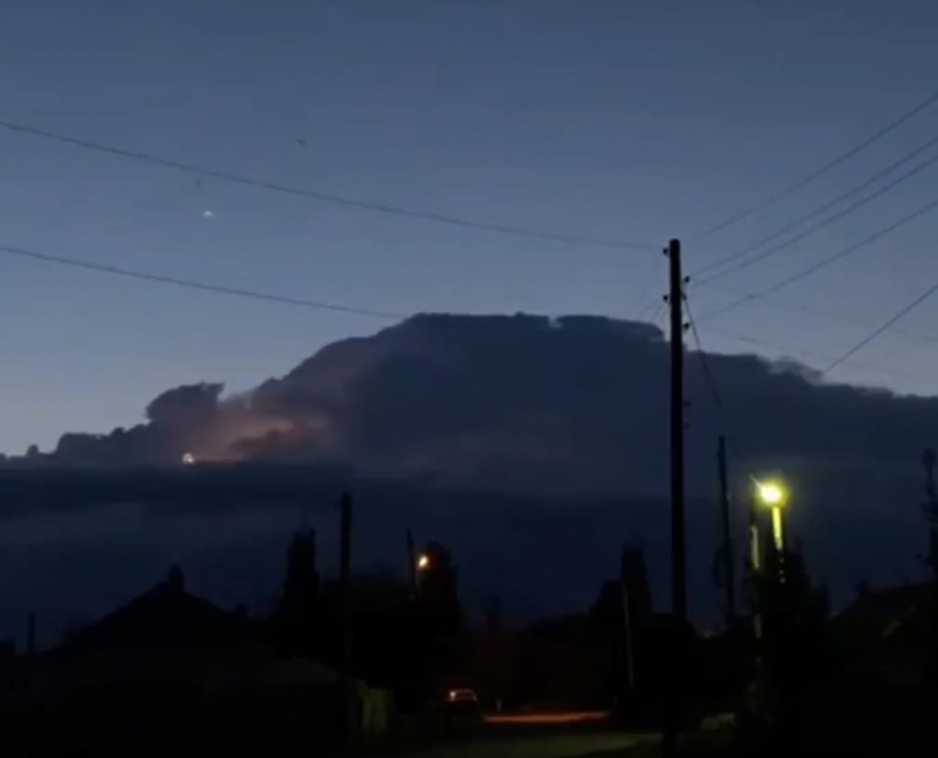 В Волгоградской области на видео запечатлели фантастическую молнию