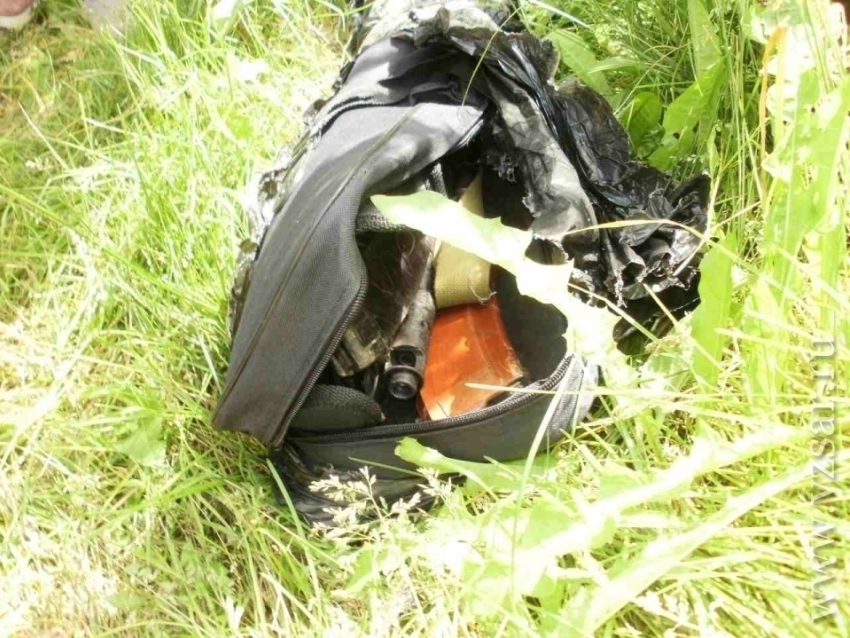 АК-47, бронежилет, шумовые гранаты и боеприпасы обнаружены у застрелившегося  камышинского налетчика