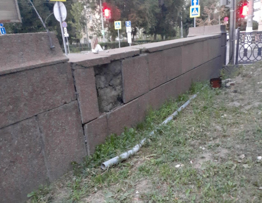 В заброшку превращается бульвар в центре Волгограда