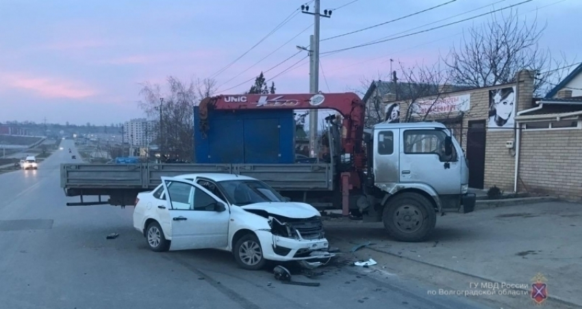 Житель Пермского края за рулем Dongfeng протаранил волгоградца на «Ладе Гранте"