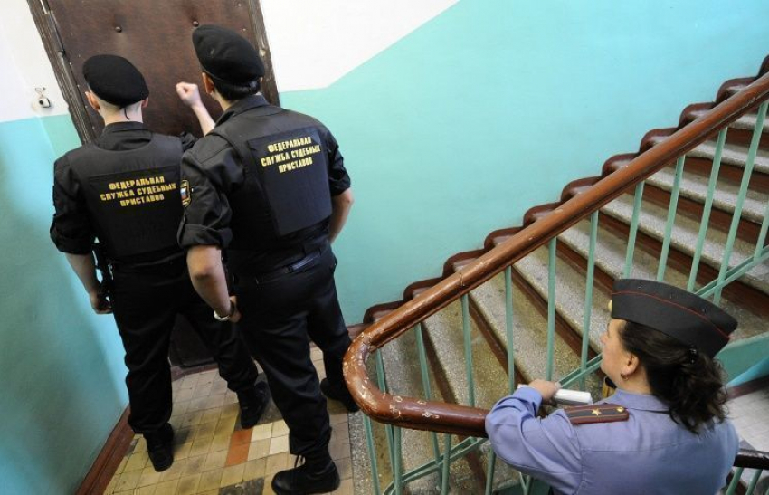 Под Волгоградом у женщины за миллионный долг забирают 2-комнатную квартиру