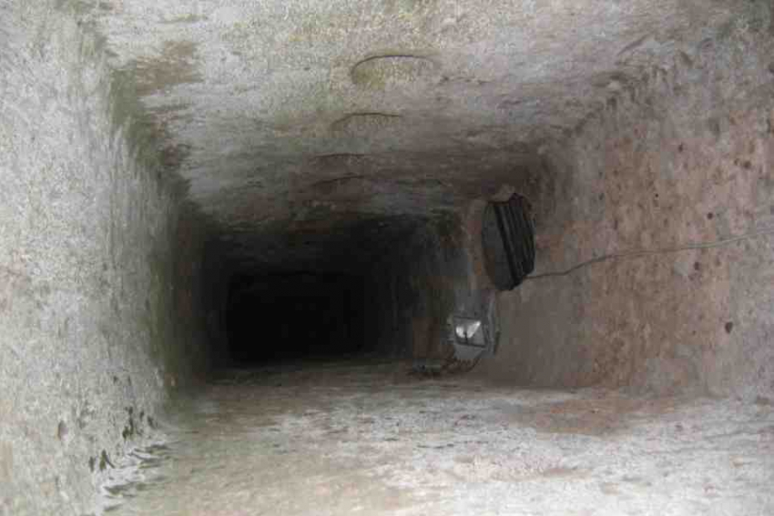 В Волжском 28-летний монтажник упал в вентиляционную шахту