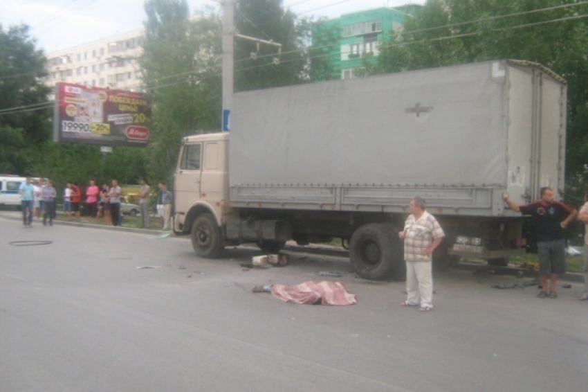 Под Волгоградом 40-летнему мужчине перерубило шею при замене колеса