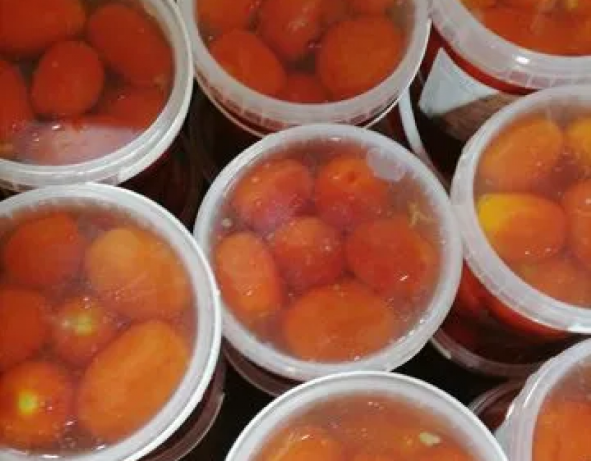 Под Волгоградом засолочная база устроила бесплатную раздачу томатов 