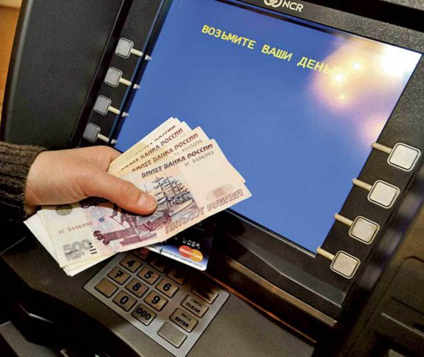 Под Волгоградом в бане 19-летний парень похитил 79 тысяч с карточки коллеги