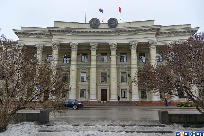 «Подчёркнутая дистанция от общероссийских традиций»: политолог об игнорировании Дня Конституции в Волгограде