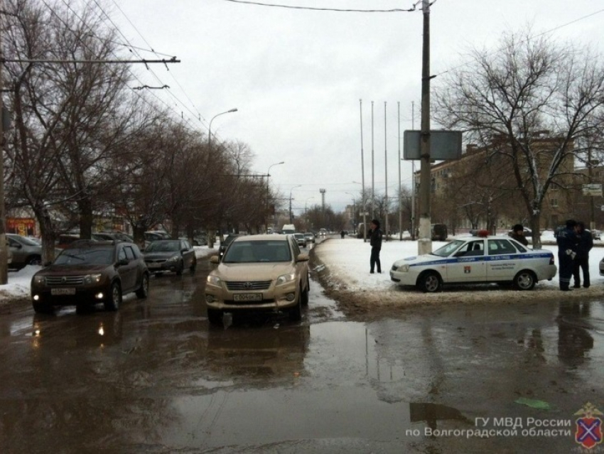 В Волгограде водитель иномарки сбил пенсионера
