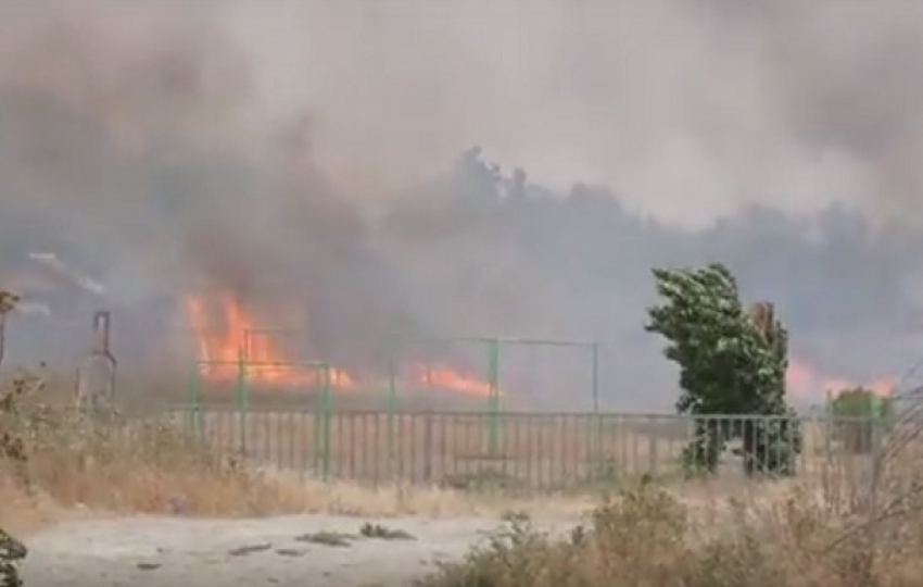 Волгоградцы просят срочной помощи в тушении пожаров возле их домов