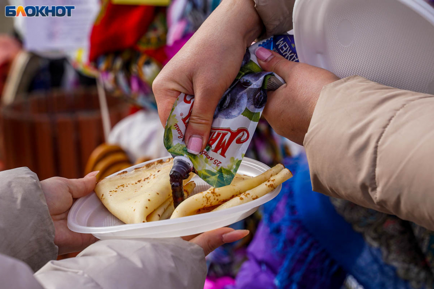 447 блинов могут съесть волгоградцы на одну зарплату
