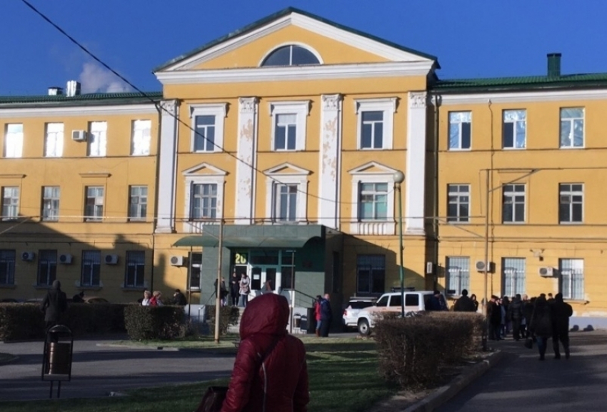 В Волгоградской областной больнице произошел пожар: эвакуировано 500 человек