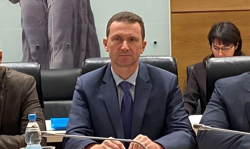 Глава волгоградского Облкомобразования Александр Калинин отмечает день рождения