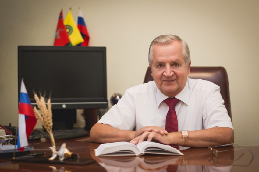 Ректор Волгоградского государственного аграрного университета отмечает свой 70 - летний юбилей