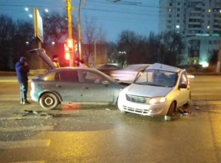 Смачное дрифт-ДТП в Волгограде попало на видео 