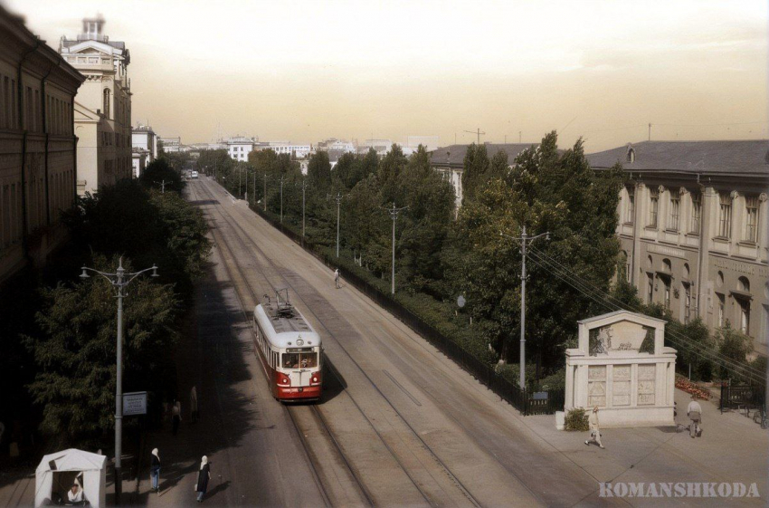 Уникальный кадр из СССР  разделил волгоградцев на два лагеря