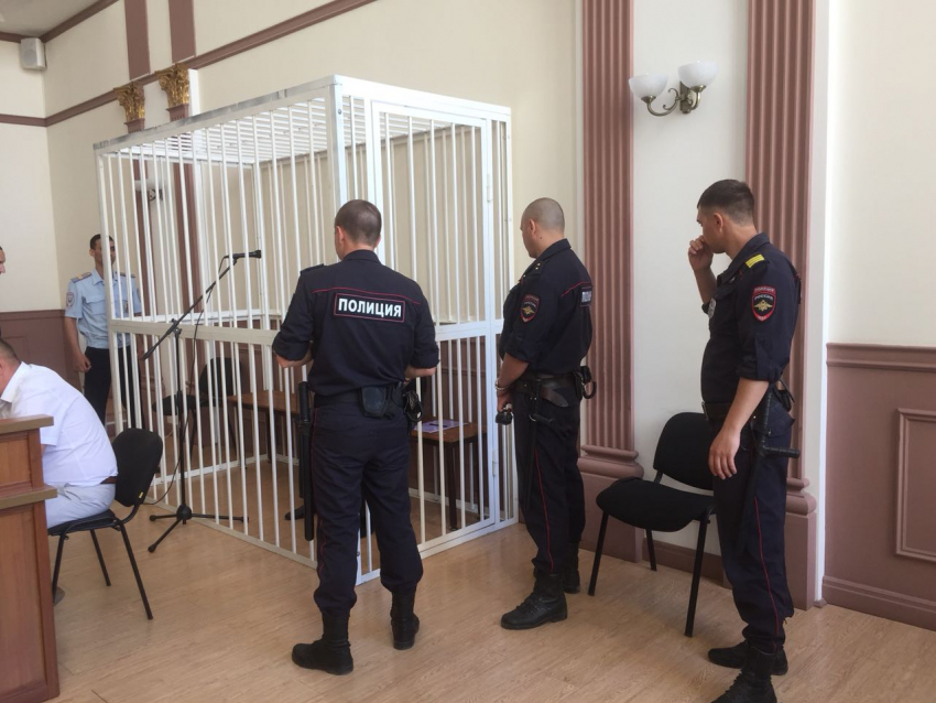 Экс-судью за гибель двух братьев в аварии в Волгограде приговорили к  5 годам колонии