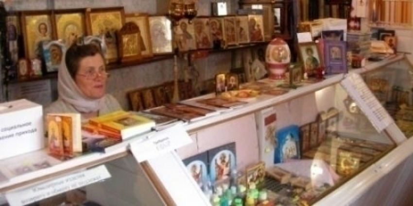 В Волгограде грабитель вынес крестики и пожертвования прихожан из церковной лавки