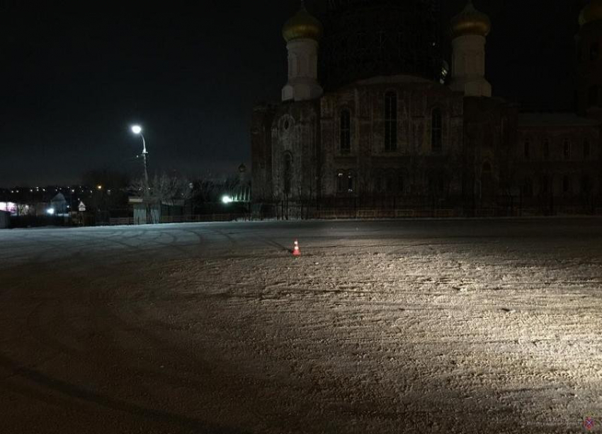 В Волгограде иномарка сбила на пешеходном переходе 19-летнюю девушку и скрылась 