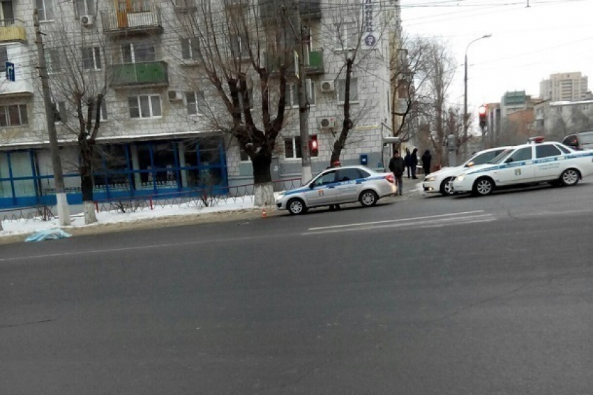 Пенсионерка погибла под колесами авто в центре Волгограда 