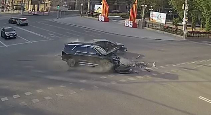 Трое детей и двое взрослых пострадали в шок-аварии на «проклятом перекрестке» в центре Волгограда 