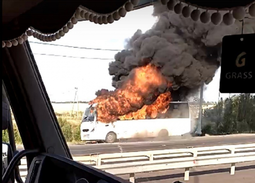 Стала известна причина возгорания пассажирского автобуса в Волгограде