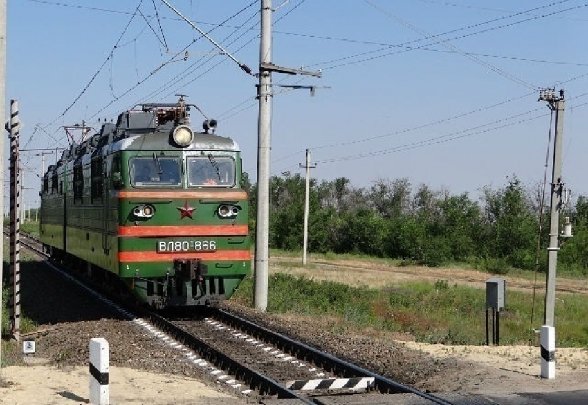  Ж/Д переезд на юге Волгограда вновь закрыли для автомобилей