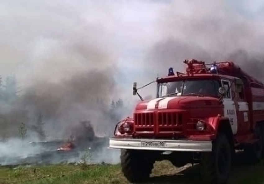 В Среднеахтубинском районе двое мужчин едва не спалили поселок