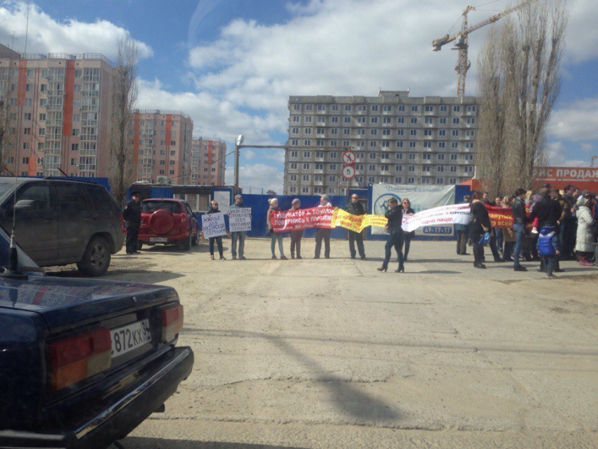 Обманутые дольщики ЖК «Парк Европейский» бастуют на юге Волгограда 