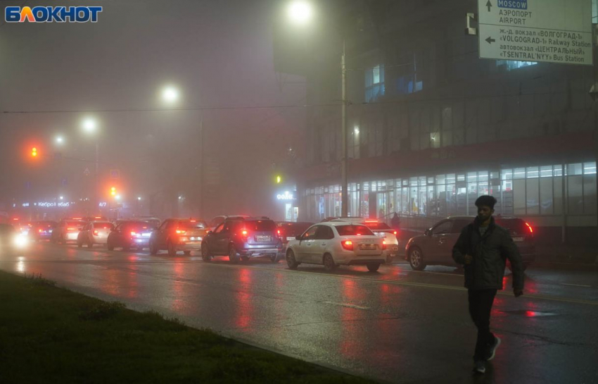 Саратовскую трассу закрыли в Волгоградской области из-за сильного тумана