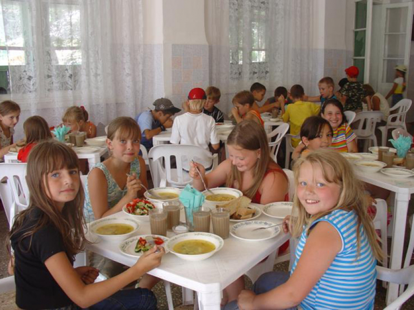 Под Волгоградом в  лагере «Сосна» персонал  воровал  у детей продукты