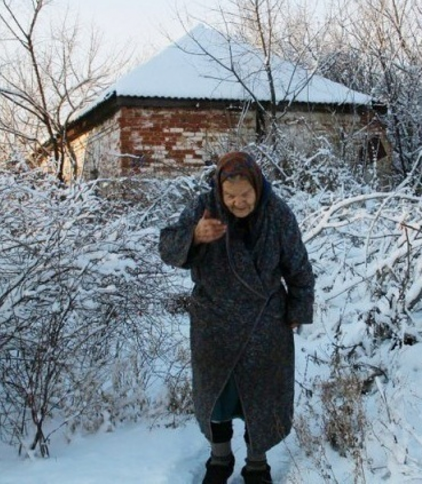 В Волгограде на улице насмерть замерзла 98-летняя бабушка
