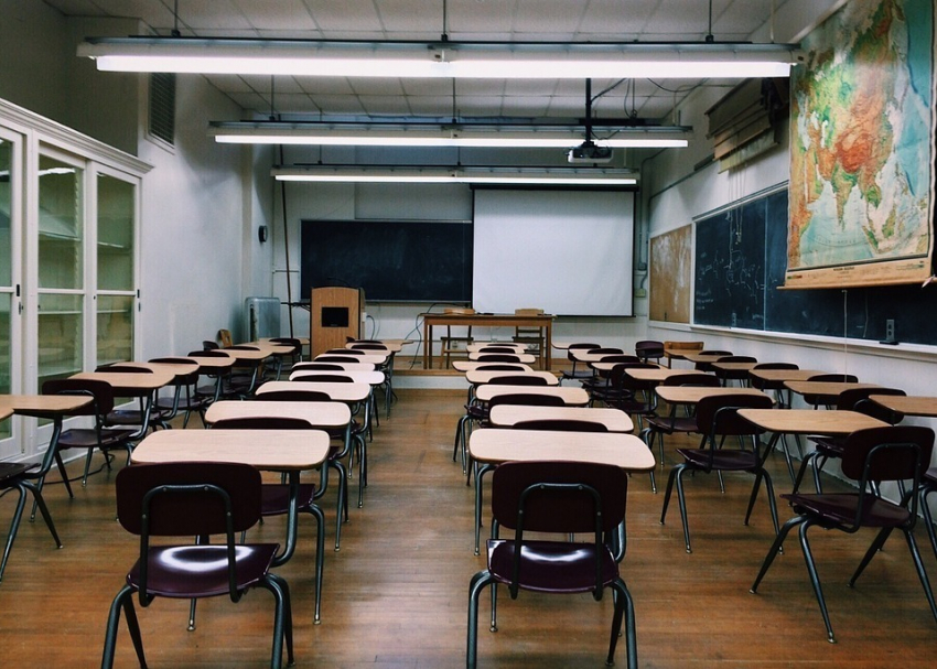 Проблемы с освещением, мебелью и гигиеной: школы региона не готовы принимать учеников