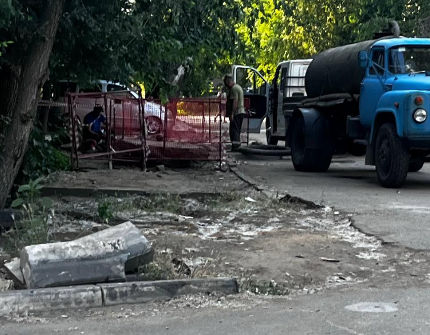 На юге Волгограда «Концессии» организовали новые раскопки на месте падения подростка в яму теплосетей 