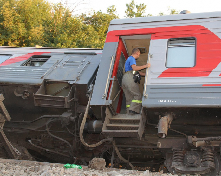 Под Волгоградом лихач на «УАЗ» протаранил грузовой поезд 