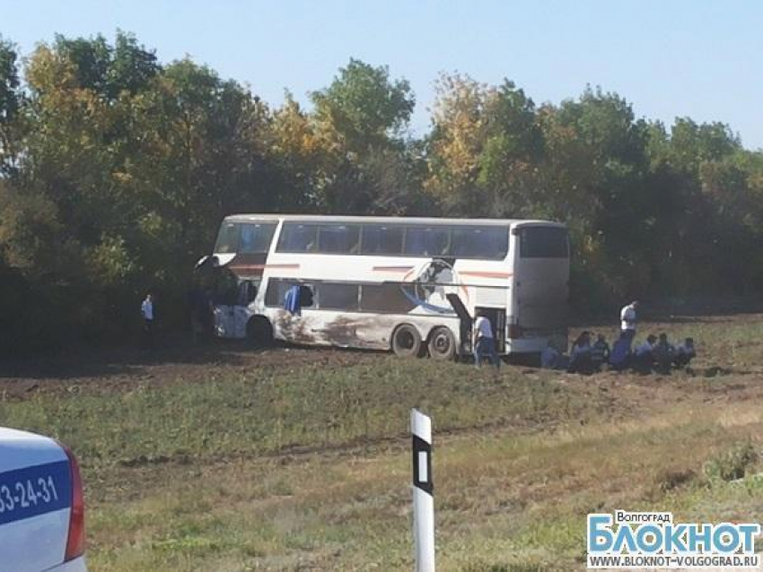 Под Волгоградом в ДТП с автобусом погиб мужчина, четверо госпитализированы